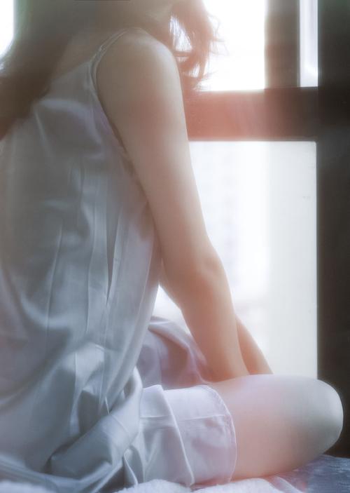 美女展示粉嫩私密部位特写